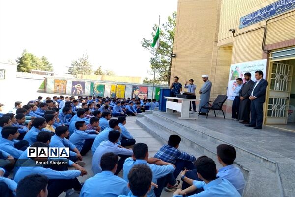 جشن میلاد پیامبر اکرم (ص) در دبیرستان پسرانه نمونه آیت‌الله خامنه‌ای کاشمر