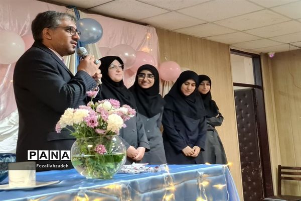 جشن باشکوه ولادت حضرت محمد(ص) در دبیرستان فرهنگ ۱۳