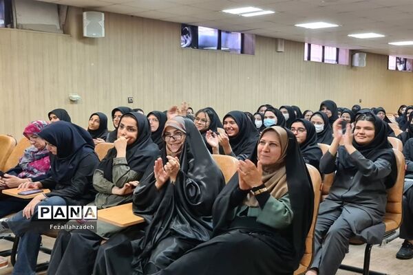 جشن باشکوه ولادت حضرت محمد(ص) در دبیرستان فرهنگ ۱۳