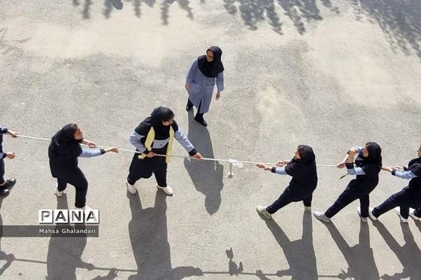 برگزاری مسابقه طناب‌کشی به‌مناسبت هفته وحدت‌
