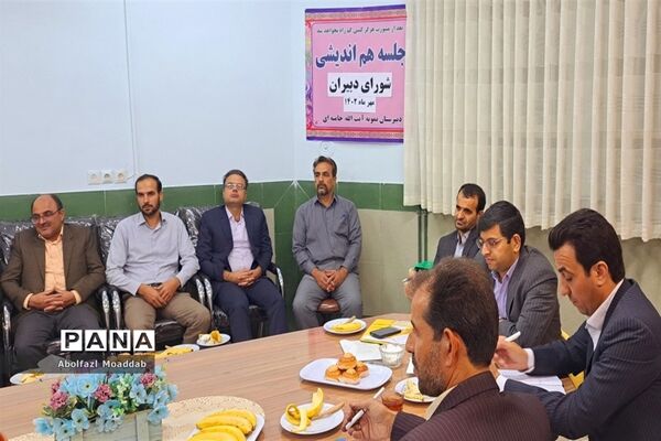اولین جلسه شورای دبیران دبیرستان نمونه آیت الله خامنه‌ای کاشمر