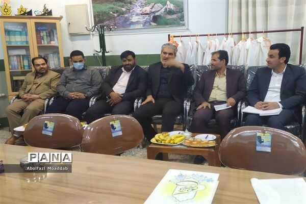 اولین جلسه شورای دبیران دبیرستان نمونه آیت الله خامنه‌ای کاشمر