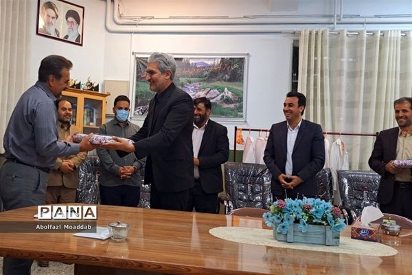 اولین جلسه شورای دبیران دبیرستان نمونه آیت الله خامنه‌ای کاشمر