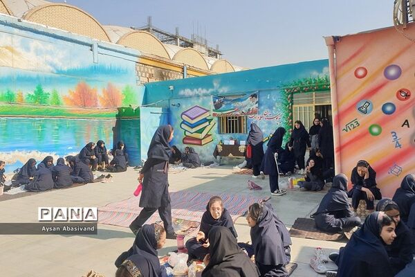 برپایی صبحانه همدلی به‌مناسبت هفته وحدت در دبیرستان غیر دولتی حدیث مهر