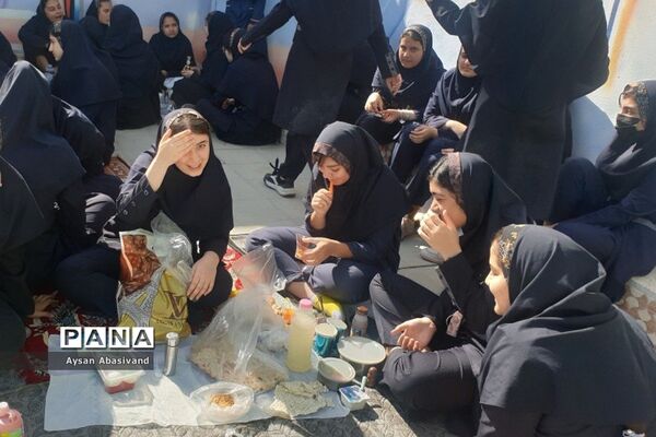 برپایی صبحانه همدلی به‌مناسبت هفته وحدت در دبیرستان غیر دولتی حدیث مهر