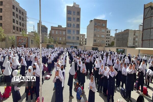 جشن میلاد حضرت محمد(ص) و امام جعفر صادق(ع) در دبستان  پورشهریاری