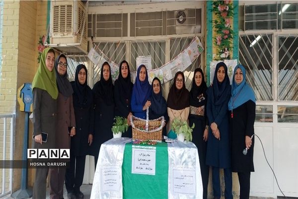 مراسم میلاد حضرت محمد(ص) در دبستان شهدای فرهنگی  ناحیه۷ مشهد