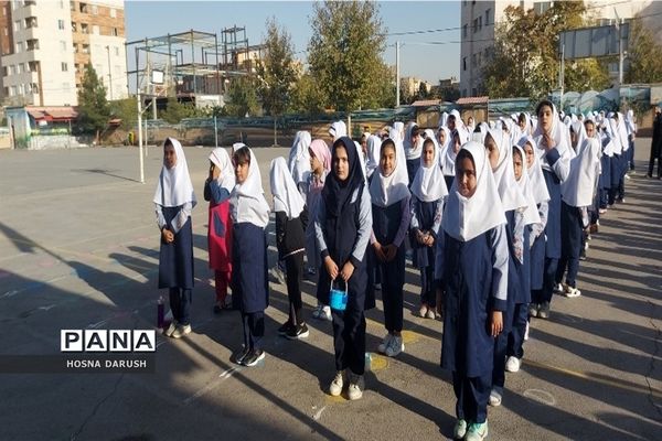 مراسم میلاد حضرت محمد(ص) در دبستان شهدای فرهنگی  ناحیه۷ مشهد