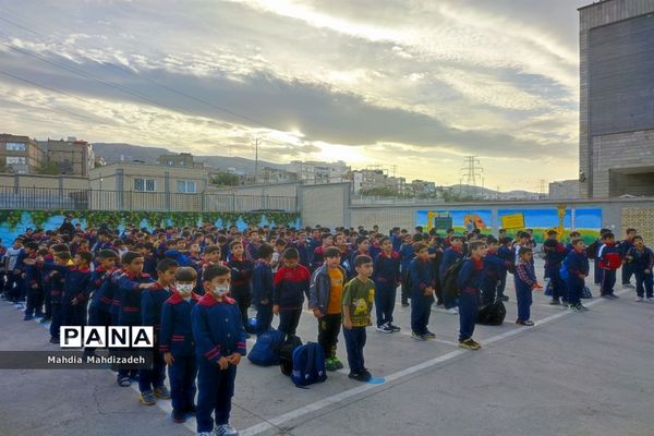 جشن بزرگ هفته وحدت و میلاد پیامبر اسلام (ص) در دبستان پسرانه حاج تقی احدیان