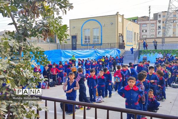جشن بزرگ هفته وحدت و میلاد پیامبر اسلام (ص) در دبستان پسرانه حاج تقی احدیان