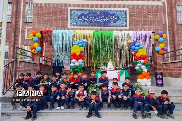 جشن بزرگ هفته وحدت و میلاد پیامبر اسلام (ص) در دبستان پسرانه حاج تقی احدیان