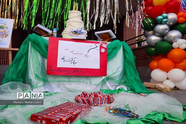 جشن بزرگ هفته وحدت و میلاد پیامبر اسلام (ص) در دبستان پسرانه حاج تقی احدیان