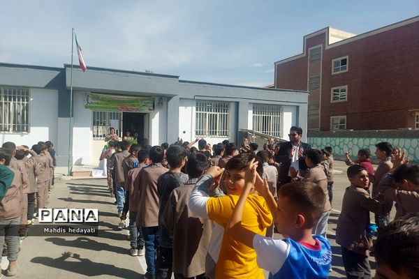 جشن هفته وحدت در مدارس رودهن