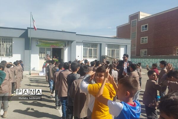 جشن هفته وحدت در مدارس رودهن