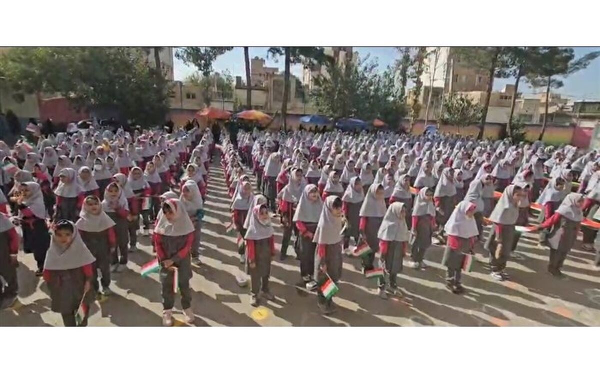 مراسم جشن عاطفه‌ها همزمان با سراسر کشور در دبستان شاهد شهید شجاعی آموزش‌و پرورش ناحیه ۴