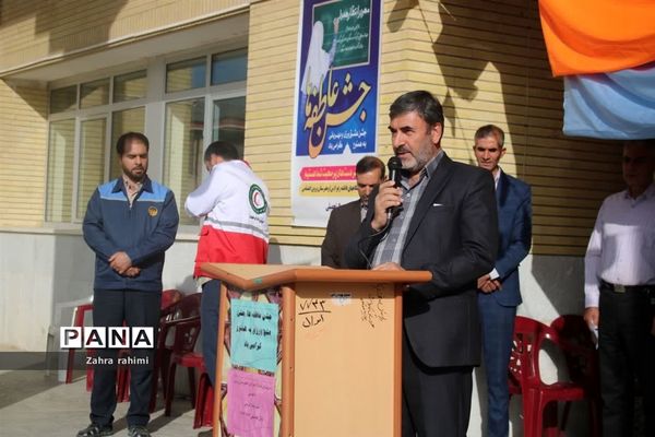 برگزاری جشن عاطفه‌ها در دبیرستان دخترانه فاطمه الزهرا(س)