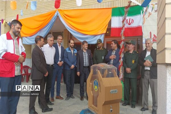 برگزاری جشن عاطفه‌ها در دبیرستان دخترانه فاطمه الزهرا(س)