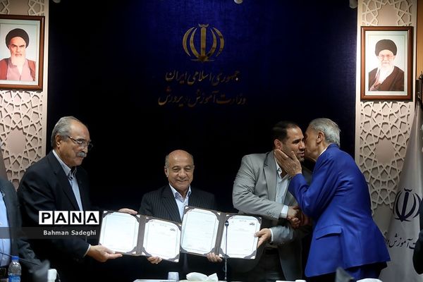 آیین امضای تفاهم‌نامه بین جامعه خیرین مدرسه‌ساز و وزارت آموزش و پرورش