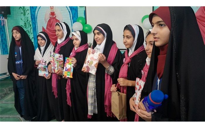 مراسم جشن عاطفه‌ها همزمان با سراسر کشور در مدرسه شاهد شهید اندرزگو آموزش‌و پرورش ناحیه ۵ اصفهان