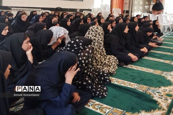 جشن ولادت پیامبر اکرم(ص) و امام جعفر صادق (ع) در دبیرستان حضرت مریم شهرستان کاشمر