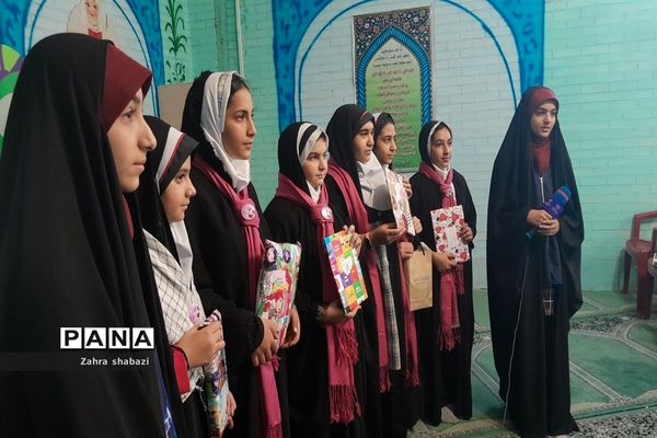 مراسم جشن عاطفه‌ها در مدرسه شاهد شهید‌اندرزگو ناحیه ۵ استان اصفهان