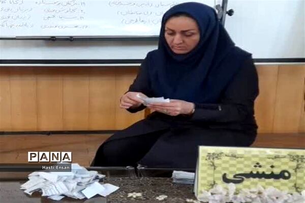 جلسه مجمع عمومی انجمن اولیا و مربیان دبیرستان آرمیتا مصلی‌نژاد