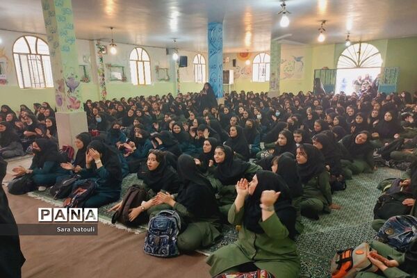 برگزاری جشن میلاد دو ستاره نورانی در دبیرستان مدنی منطقه ۱۸
