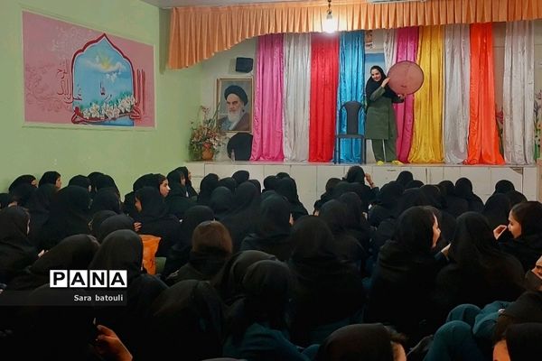 برگزاری جشن میلاد دو ستاره نورانی در دبیرستان مدنی منطقه ۱۸