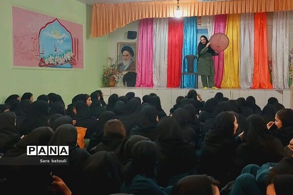 برگزاری جشن میلاد دو ستاره نورانی در دبیرستان مدنی منطقه ۱۸