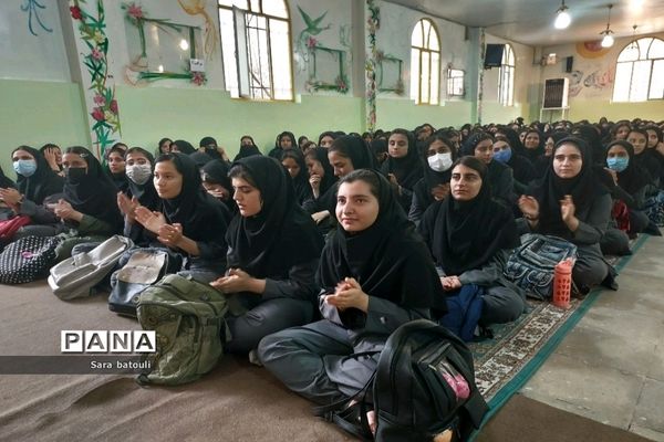 برگزاری جشن میلاد دو ستاره نورانی در دبیرستان مدنی منطقه ۱۸