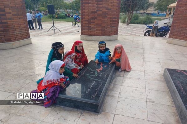 جشن بزرگ هفته وحدت در ناحیه ۲ بهارستان‌