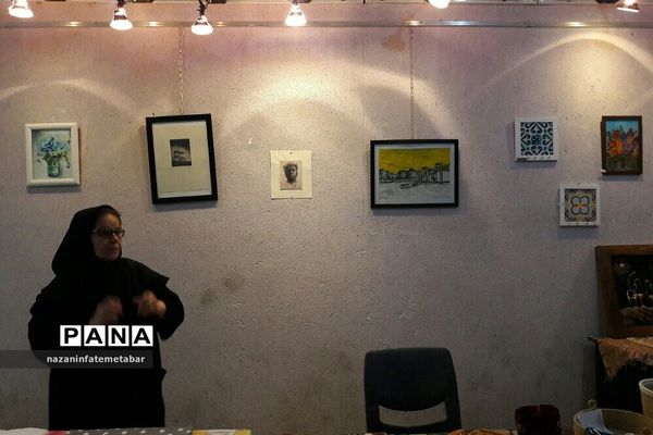 نمایشگاه هنرهای تجسمی هنرمندان شهرستان فیروزکوه به‌مناسبت هفته فرهنگی