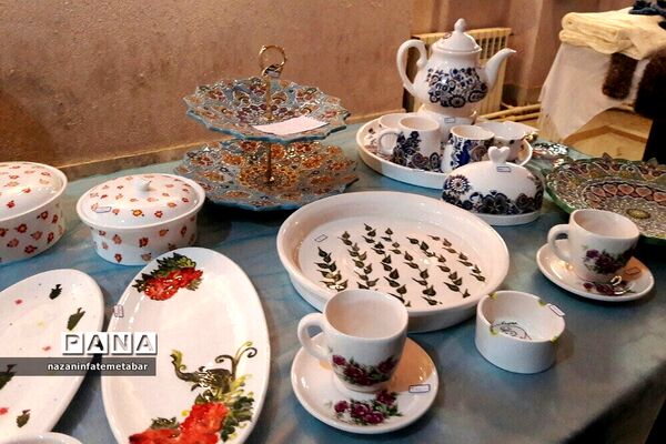 نمایشگاه هنرهای تجسمی هنرمندان شهرستان فیروزکوه به‌مناسبت هفته فرهنگی