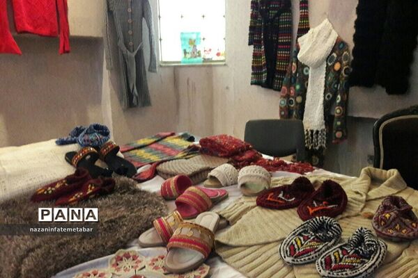 نمایشگاه هنرهای تجسمی هنرمندان شهرستان فیروزکوه به‌مناسبت هفته فرهنگی