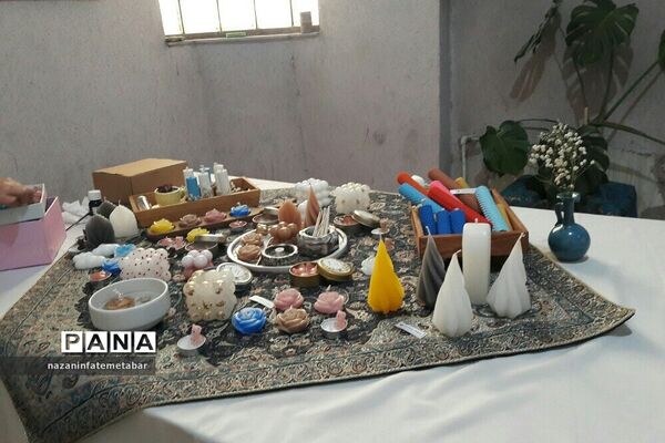 نمایشگاه هنرهای تجسمی هنرمندان شهرستان فیروزکوه به‌مناسبت هفته فرهنگی