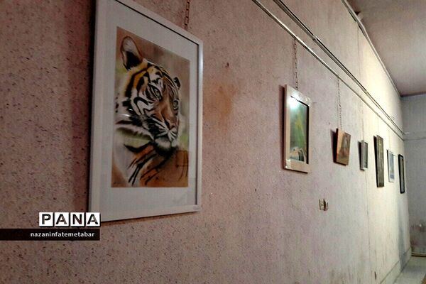 نمایشگاه هنرهای تجسمی هنرمندان شهرستان فیروزکوه به‌مناسبت هفته فرهنگی
