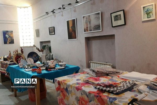 نمایشگاه هنرهای تجسمی هنرمندان شهرستان فیروزکوه به‌مناسبت هفته فرهنگی