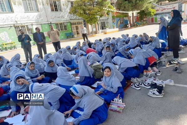 نقاشی همگانی با موضوع ایثار و شهادت در آموزشگاه‌های ابتدایی خراسان شمالی