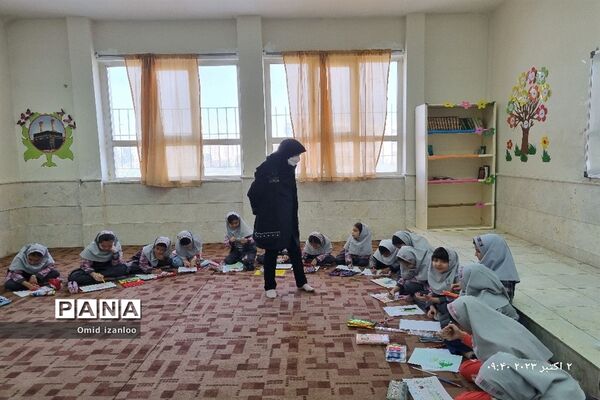 نقاشی همگانی با موضوع ایثار و شهادت در آموزشگاه‌های ابتدایی خراسان شمالی