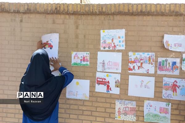 حضور آتش‌نشانان در مدرسه پیری