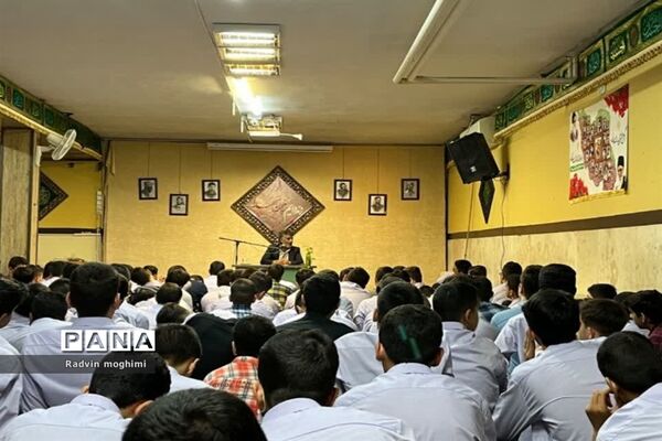مراسم یادبود شهید‌هادی در دبیرستان دکتر حسابی منطقه ۸