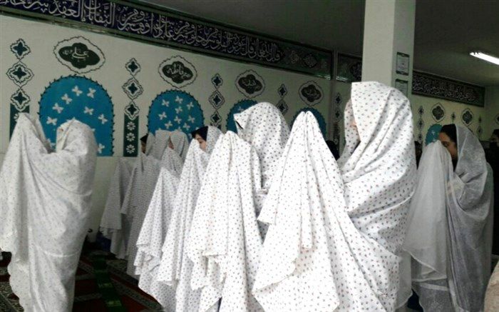 نماز‌های جماعت مدارس فرصت مناسبی برای رشد فرهنگی و اجتماعی دانش‌آموزان است/فیلم