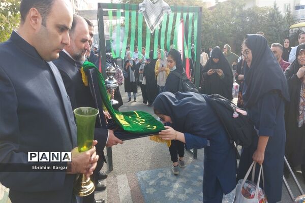 بدرقه دختران منطقه ۵ برای اعزام به اردوی راهیان نور غرب کشور