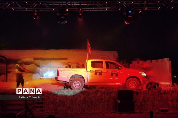 اجرای نمایش آن سوی تاریکی‌ها درجستجوی نور