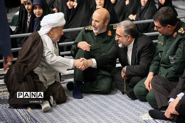 دیدار مسئولان نظام، سفرای کشور‌های اسلامی و میهمانان کنفرانس وحدت با مقام معظم رهبری