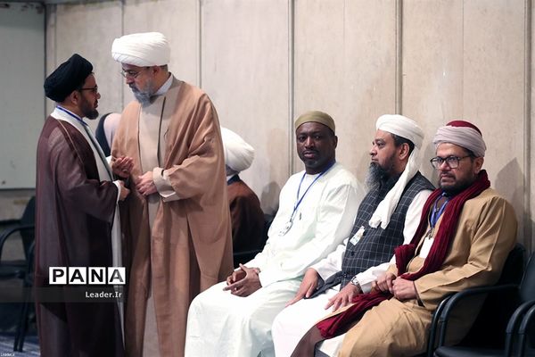 دیدار مسئولان نظام، سفرای کشور‌های اسلامی و میهمانان کنفرانس وحدت با مقام معظم رهبری