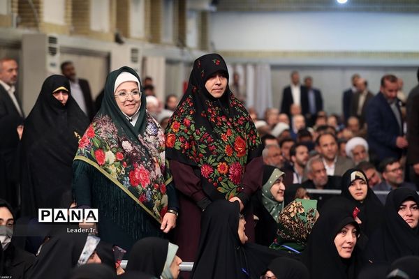 دیدار مسئولان نظام، سفرای کشور‌های اسلامی و میهمانان کنفرانس وحدت با مقام معظم رهبری