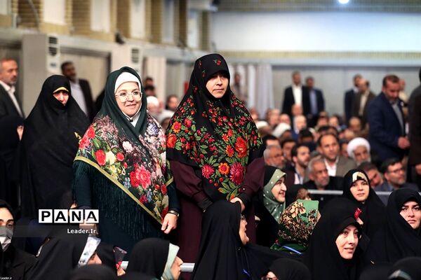 دیدار مسئولان نظام، سفرای کشور‌های اسلامی و میهمانان کنفرانس وحدت با مقام معظم رهبری