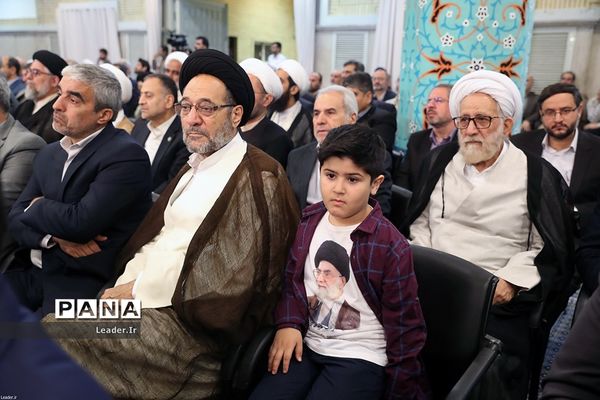 دیدار مسئولان نظام، سفرای کشور‌های اسلامی و میهمانان کنفرانس وحدت با مقام معظم رهبری