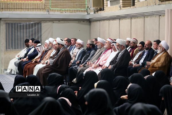 دیدار مسئولان نظام، سفرای کشور‌های اسلامی و میهمانان کنفرانس وحدت با مقام معظم رهبری